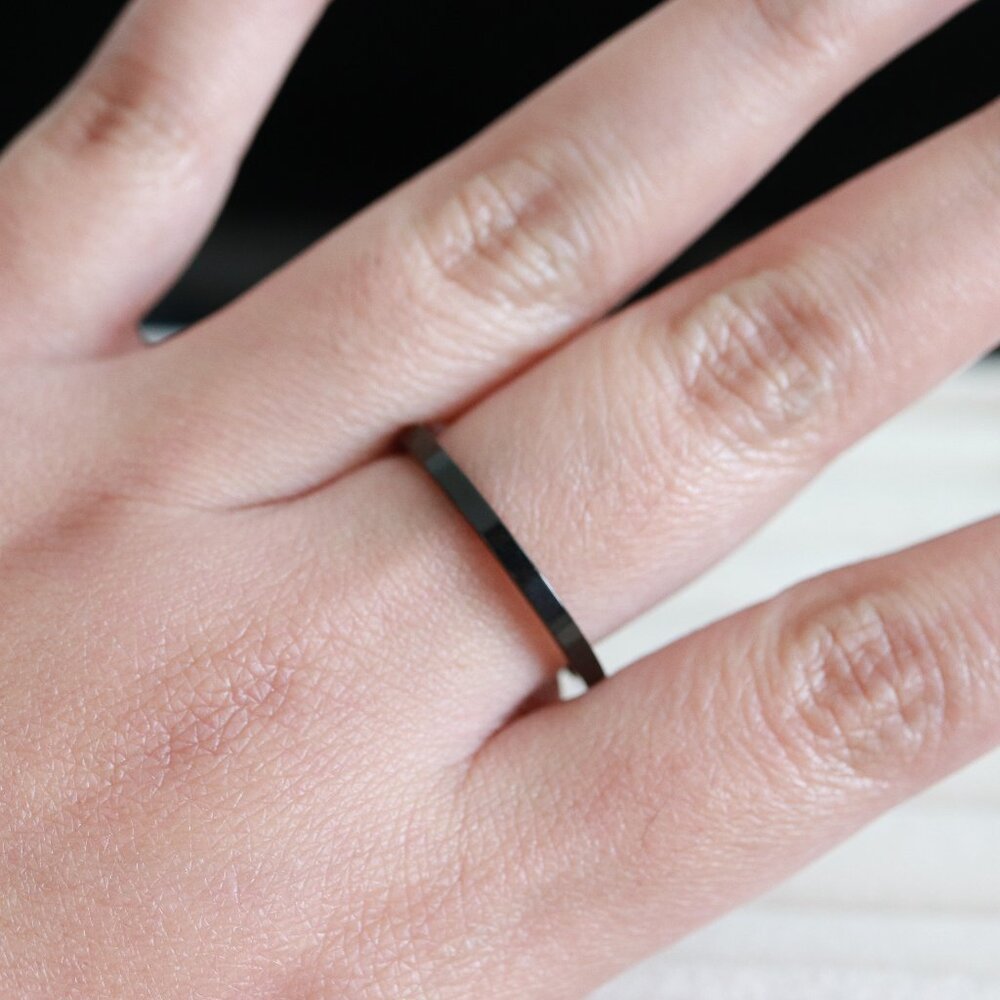 B1 2mm Men/Women Square Edge Black Wedding Band Ring Stainless Steel